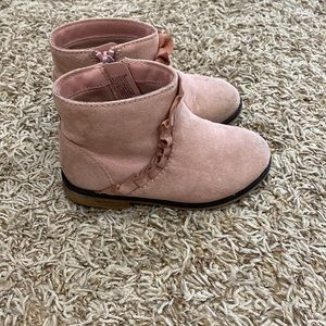 Size 8 cat and Jack ankle boots. Pink.